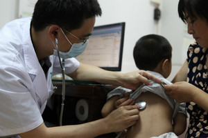 Low standards for doctors impacting Chinas health reform (c) Visual China